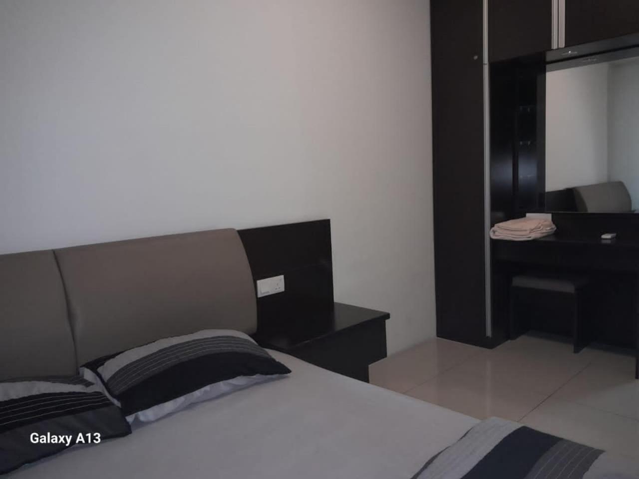 K. Riverfront Apartment Ipoh Esterno foto
