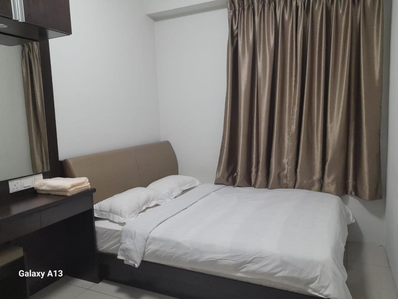 K. Riverfront Apartment Ipoh Esterno foto