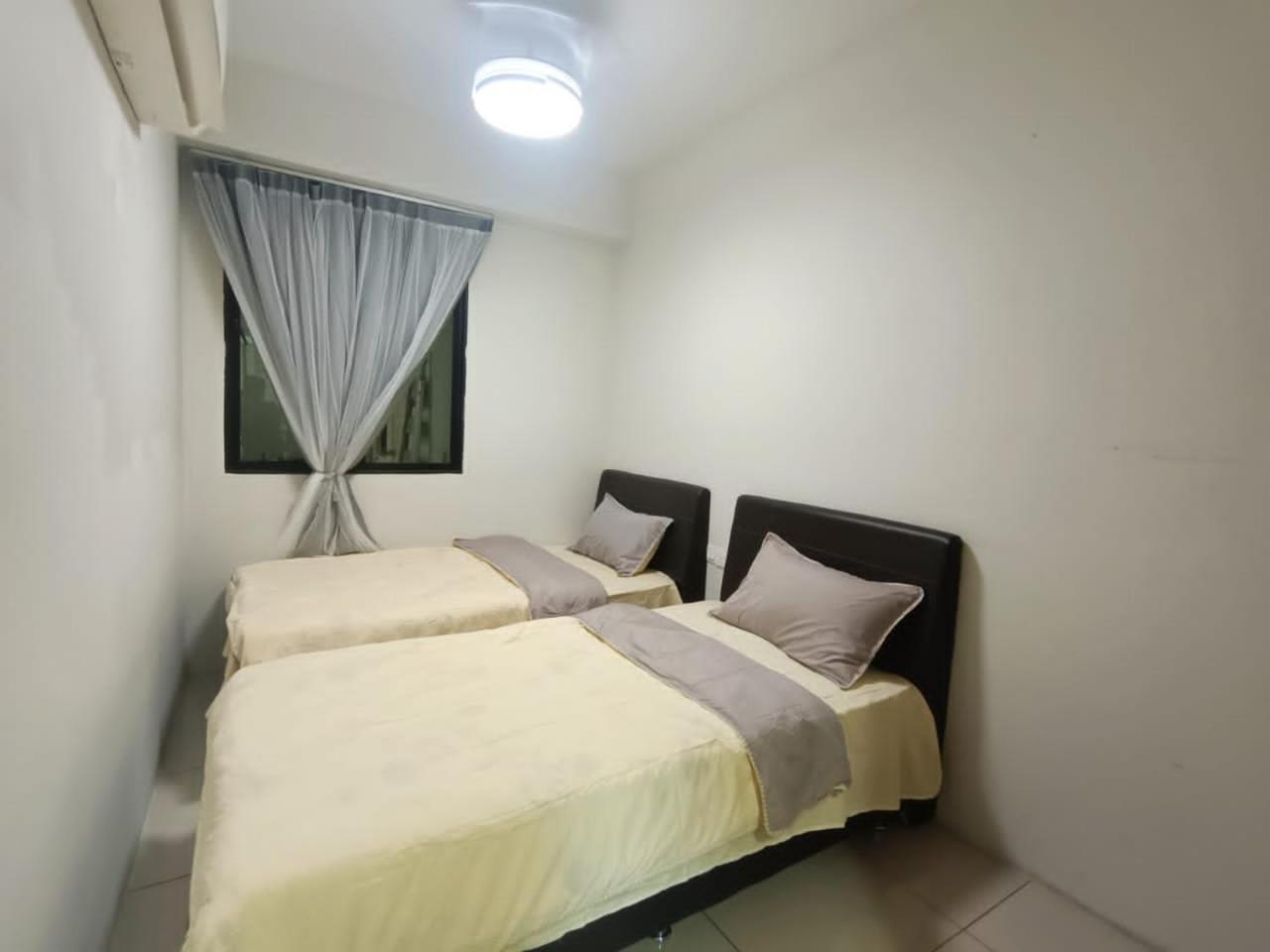 K. Riverfront Apartment Ipoh Esterno foto
