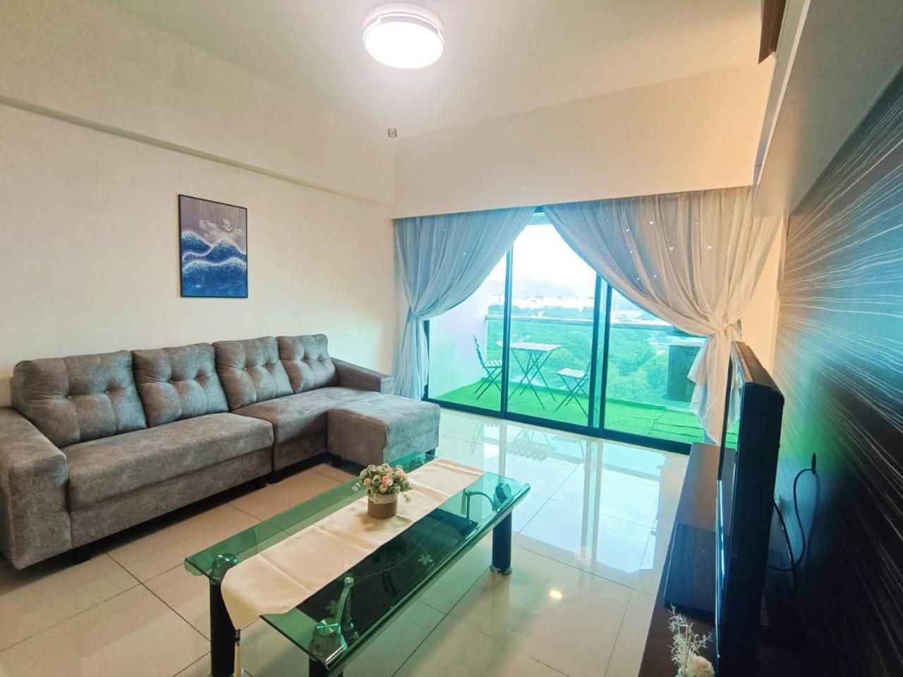 K. Riverfront Apartment Ipoh Esterno foto