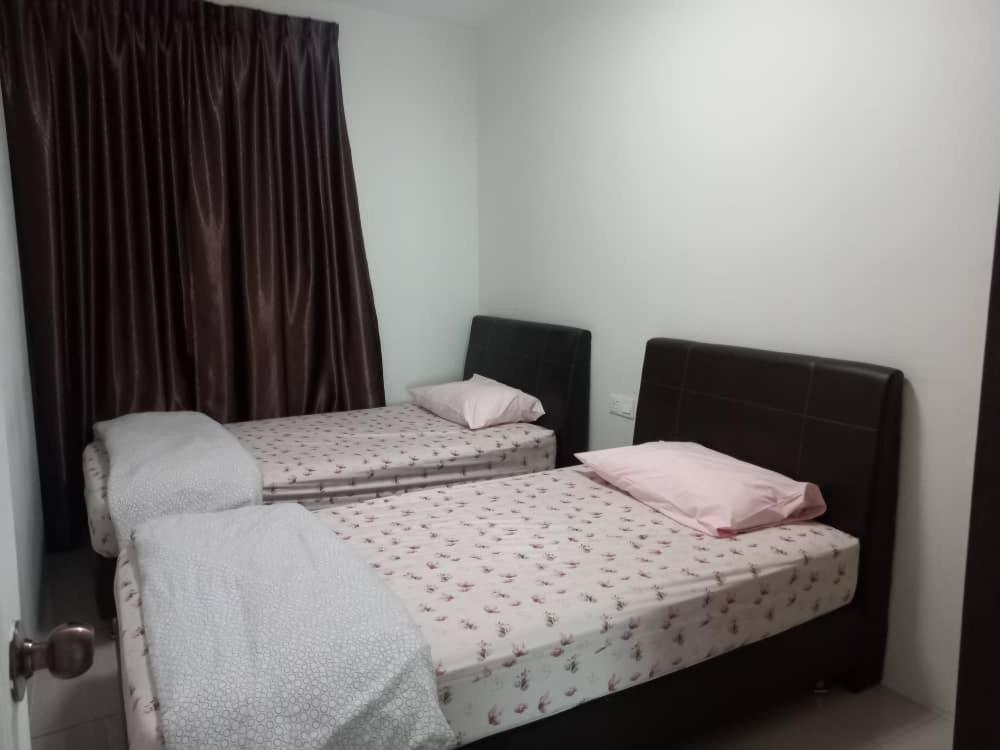 K. Riverfront Apartment Ipoh Esterno foto