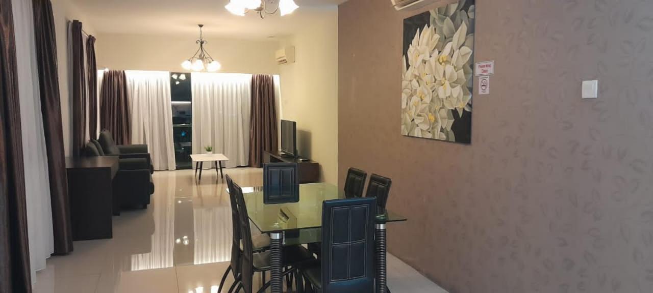 K. Riverfront Apartment Ipoh Esterno foto