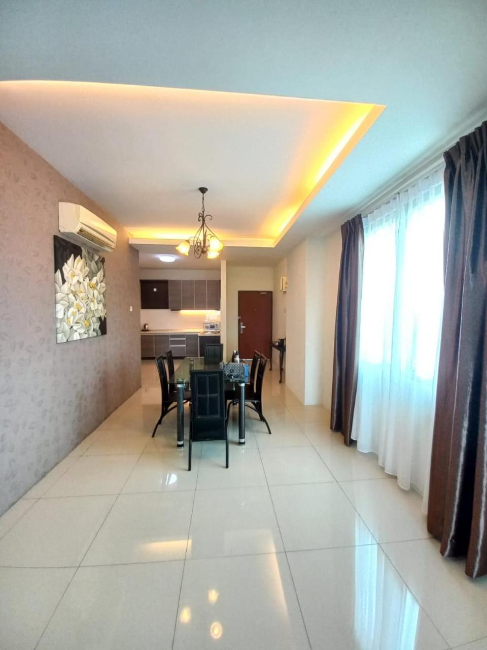 K. Riverfront Apartment Ipoh Esterno foto